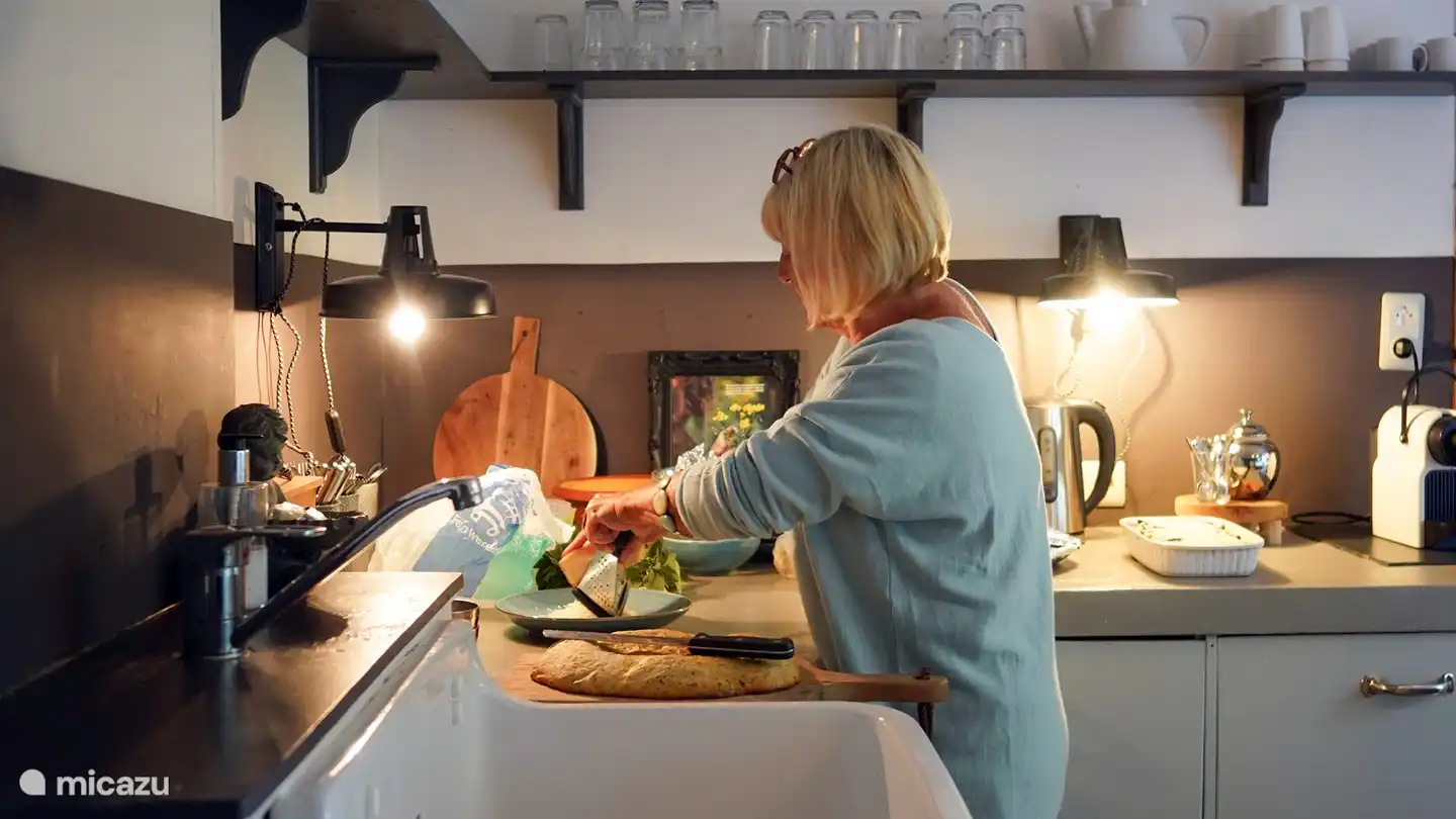 C’est une cuisine simple mais tout est là pour en faire un dîner douillet.