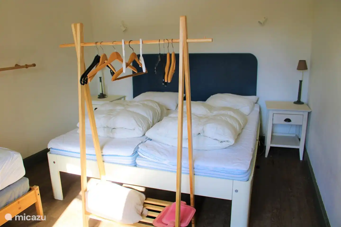 Slaapkamer beneden, 2 p. bed en 1 p. bed