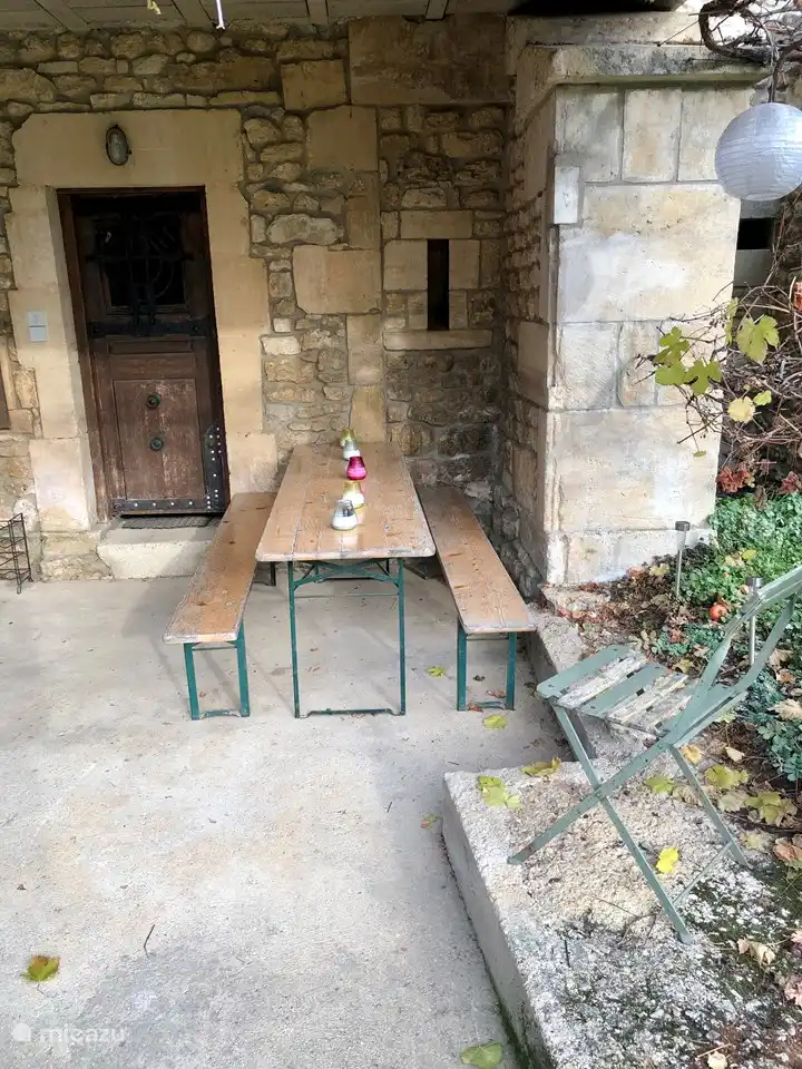 Lekker buiten zitten in de schaduw.