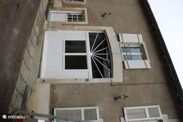 2023 vernieuwde voorzijde huis.