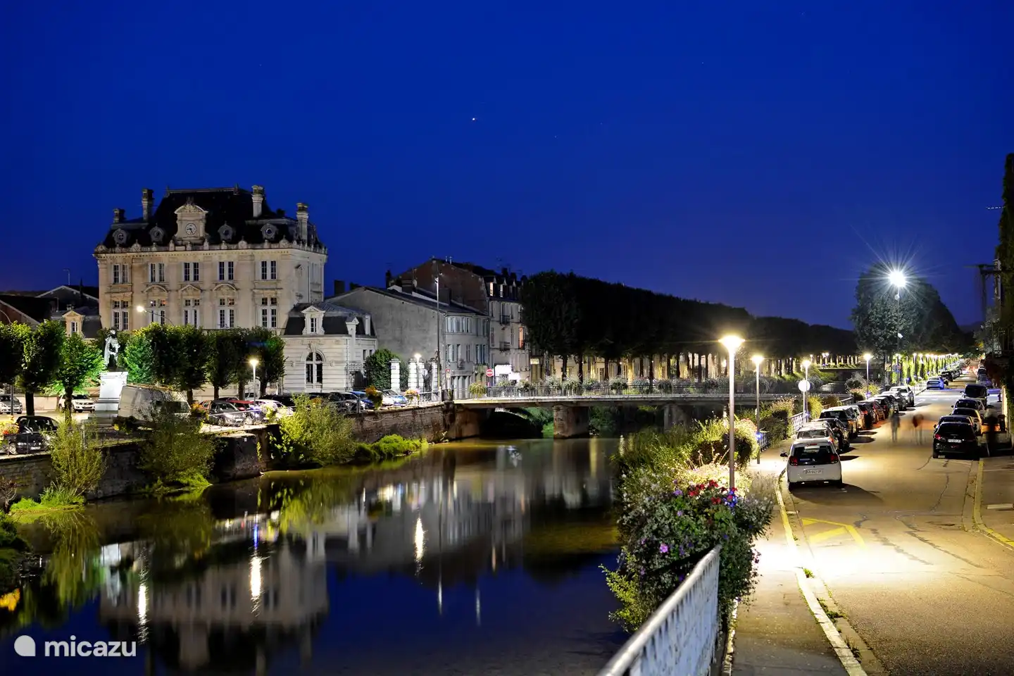 Bar le Duc in de avond.

Met dank aan Mickael Martinez, amateurfotograag in Lavincourt