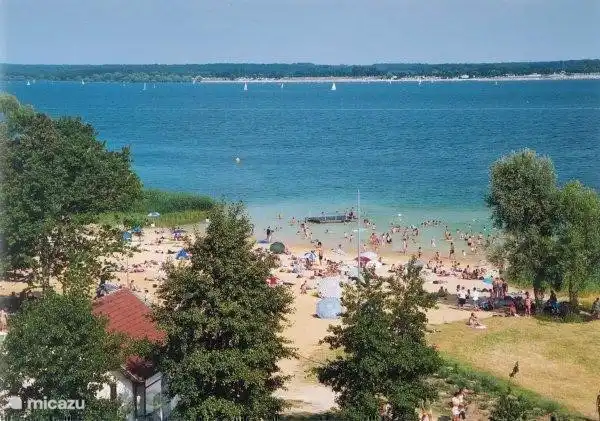Een van de vele heerlijke strandjes rond het Lac du Der. Men kan er alle soorten van watersport beoefenen en het is er een paradijs voor vogel-en natuurliefhebbers. Zie uitgebreide beschrijving  bij Achtergrond informatie onder kopje Lac du Der.