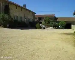Een van de schitterende maneges in de omgeving van Lavincourt. Dit is de manege in Trois Fontaines L´Abbaye.....
