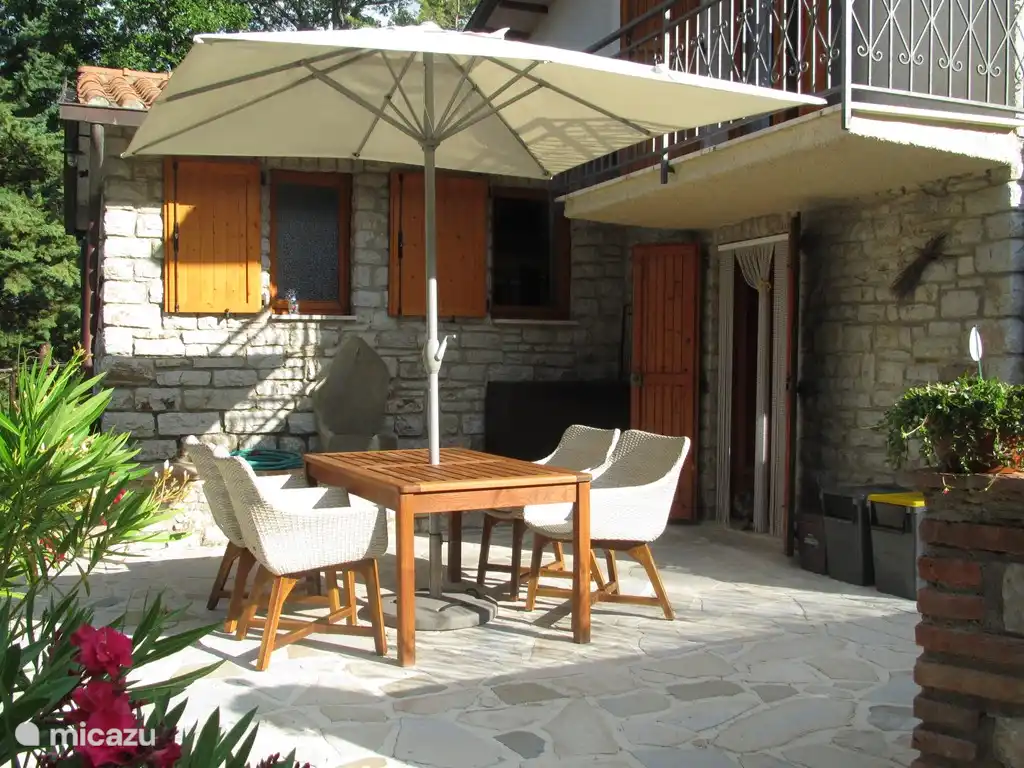 The terrace on the kitchen side