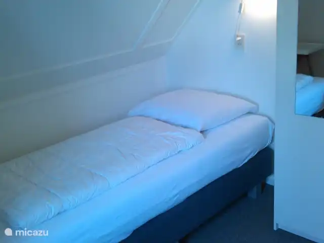 Pas de stress | Pays-Bas, Frise, Sint Nicolaasga - maison de vacances Chambre avec deux lits simples.
