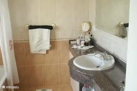 Vakantiehuis Spanje, Andalusië, Arenas villa Villa Vinos badkamer 1