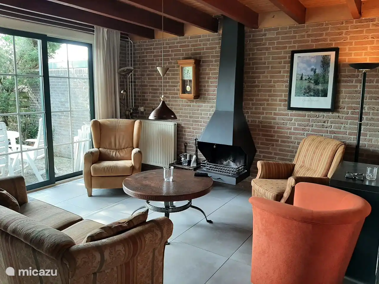 woonkamer met open haard