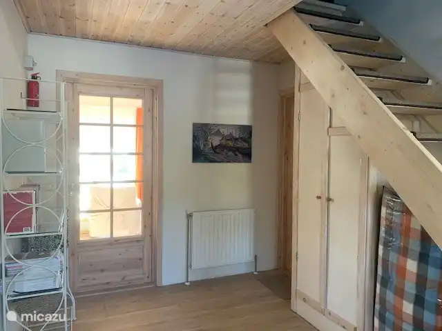 Flur im Erdgeschoss mit Treppe zum 1. Stock