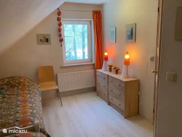 kleines Schlafzimmer im Obergeschoss 2 Betten