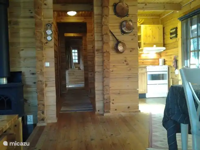 Das ganze Haus ist aus Massivholz gefertigt, ohne auch nur einen Nagel!