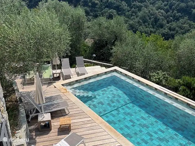 Villa Dolceacqua | Italie, Ligurie, Dolceacqua - villa Terrasse de la piscine