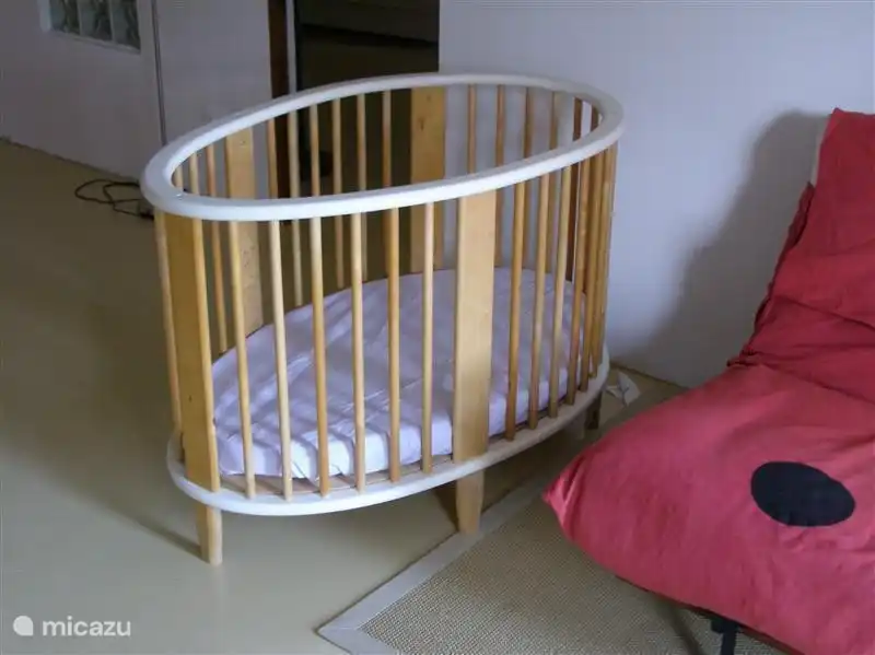 Lit bébé disponible