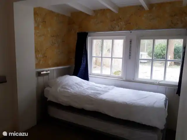 la piedra blanca en Países Bajos, Güeldres, Nunspeet - casa vacacional El dormitorio pequeño con cama nido