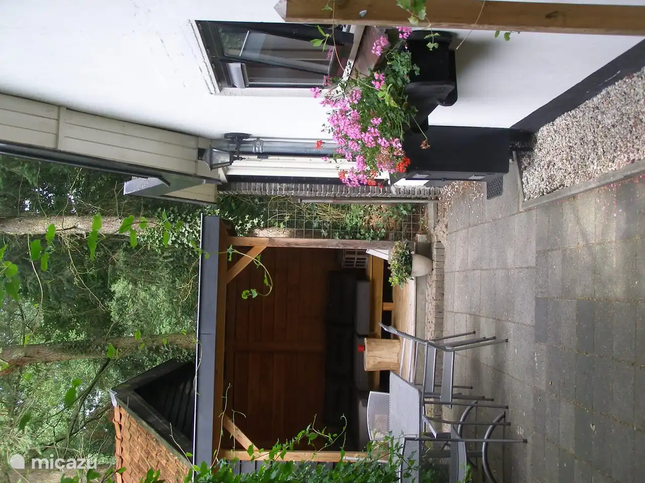 die Terrasse und die Veranda.