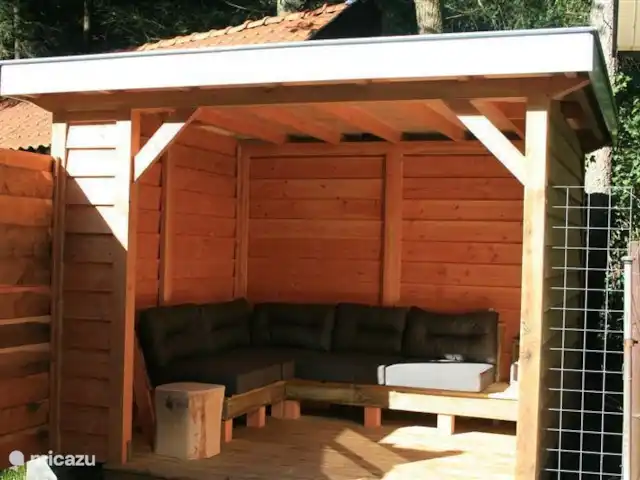 la piedra blanca en Países Bajos, Güeldres, Nunspeet - casa vacacional La nueva y acogedora terraza donde puedes sentarte con una vela hasta altas horas de la madrugada.