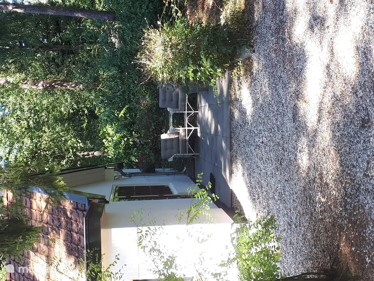 Terrasse hinter dem Haus