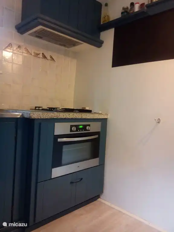 Die Küche wurde mit einem schönen Ofen erneuert. Wir haben oft von unseren Gästen gehört, dass ein Ofen sehr schön wäre. Jetzt hat es geklappt und ein Ofen wurde in die Küche gestellt.